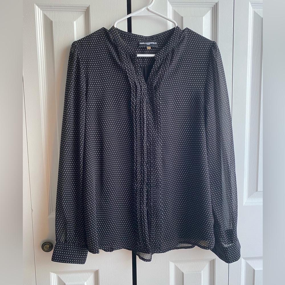 Really cute yet relaxed blouse from Karl Lagerfeld.
